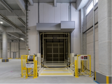 垂直搬送機